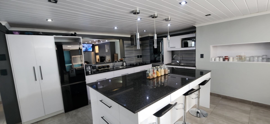 4 Bedroom Property for Sale in Weltevreden Valley Western Cape